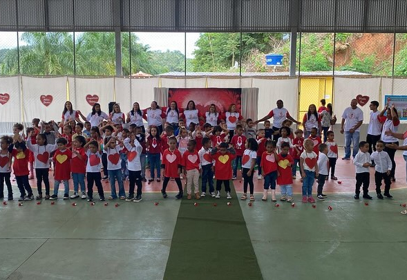 Escola Municipal de Materlândia promove o “Dia da Família”